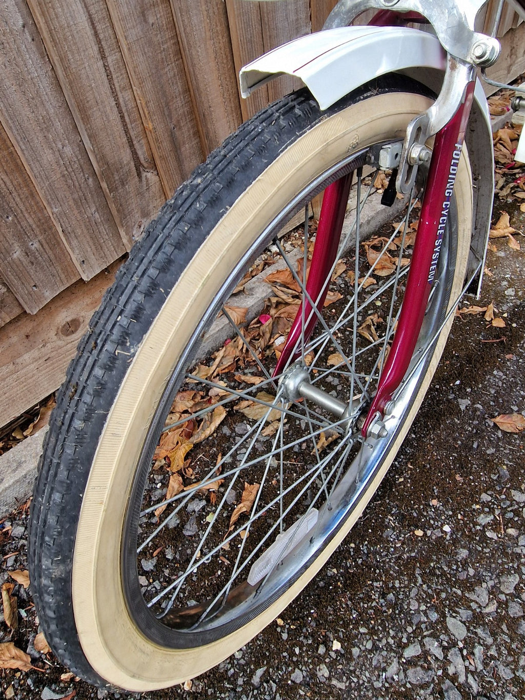 UNIVERSAL STOWAWAY 3 Vintage Folding Burgundy Bike, 3 speed. 20’ wheels,PRESTINE