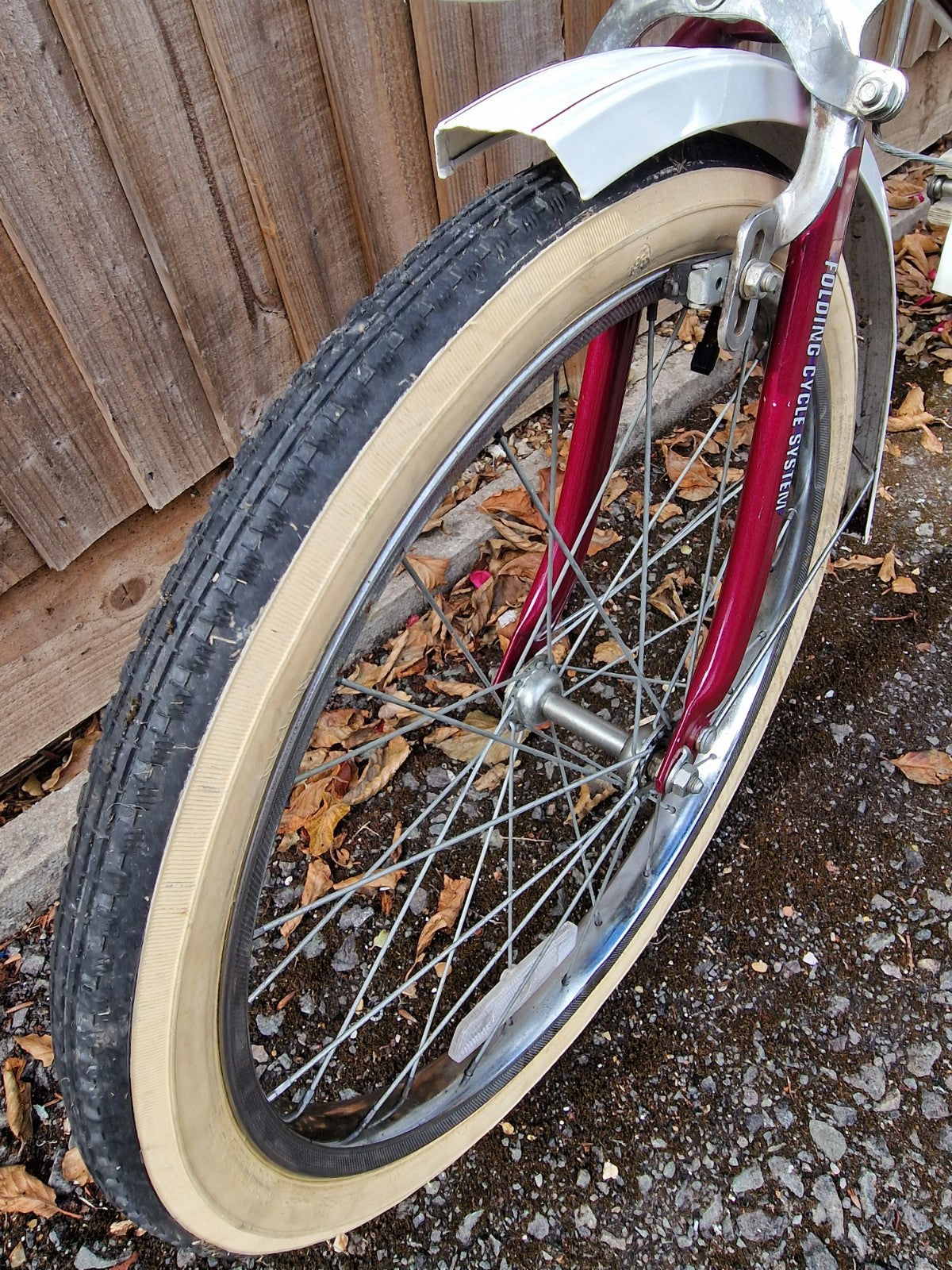 UNIVERSAL STOWAWAY 3 Vintage Folding Burgundy Bike, 3 speed. 20’ wheels,PRESTINE