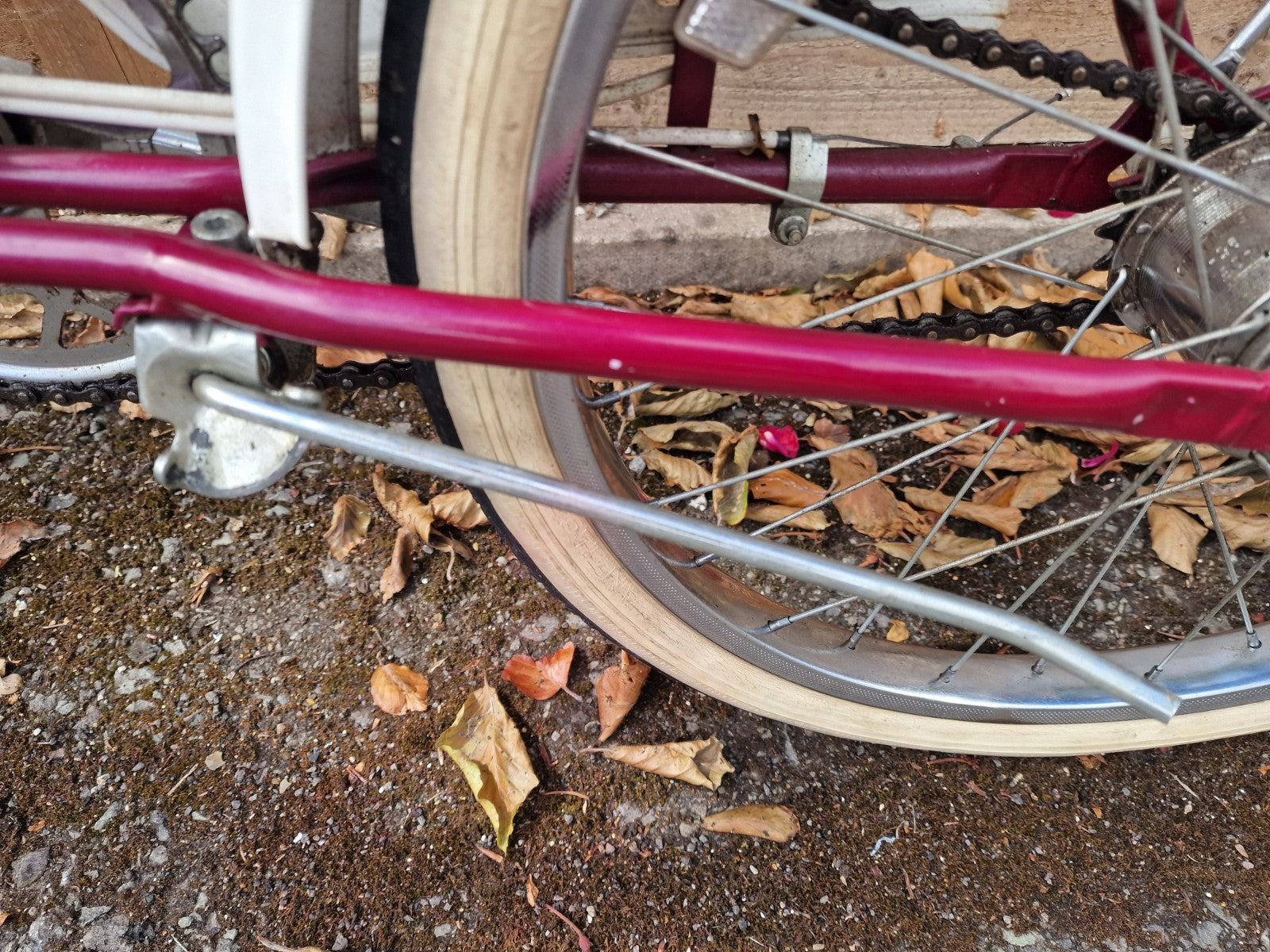 UNIVERSAL STOWAWAY 3 Vintage Folding Burgundy Bike, 3 speed. 20’ wheels,PRESTINE