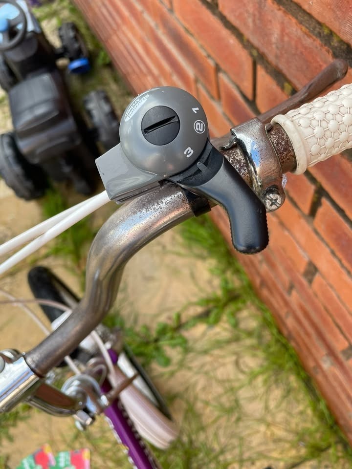 2 x Bikes for Cheap Sale (Universal Stowaway 20' Folding) (Apollo Chaos BMX 20')