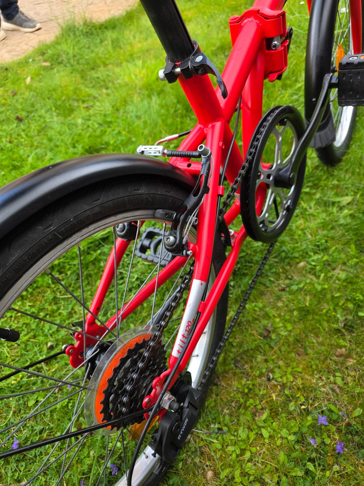 Btwin pre-owned folding bike, red, in very good conditions + bonus (sturdy bag)
