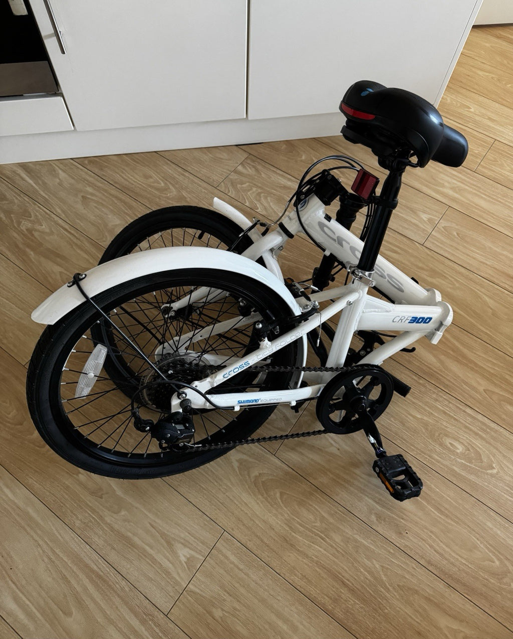 Cross CRF300 Men's 20in Folding Bike White/Black Mudguards Reflectors