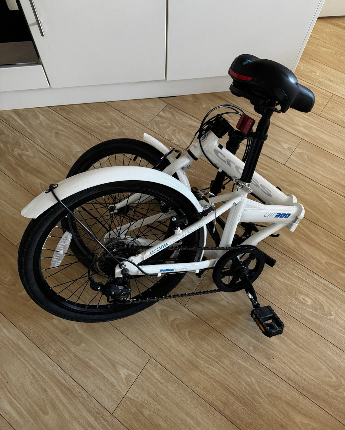 Cross CRF300 Men's 20in Folding Bike White/Black Mudguards Reflectors