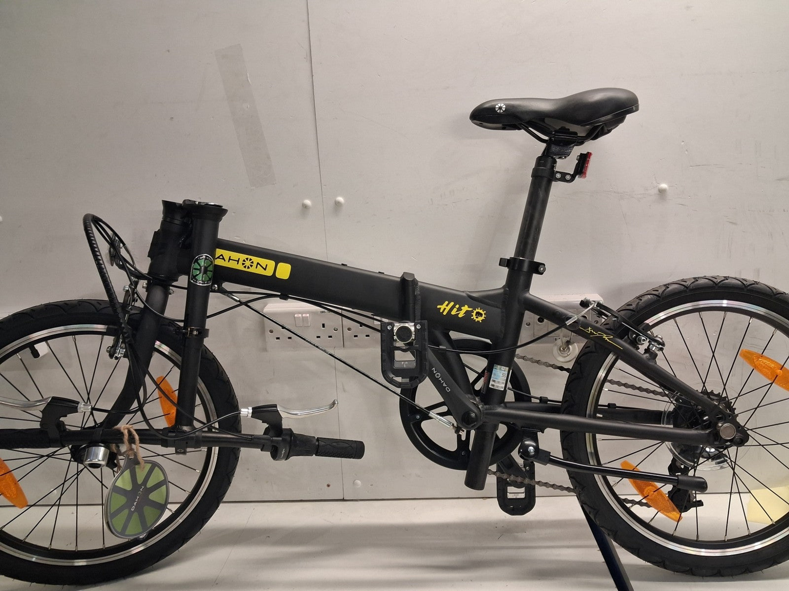 Dahon Hit 20" Wheels 11.6 kg Compact Unisex Matt Black Folding Bike {Alt Pedals}