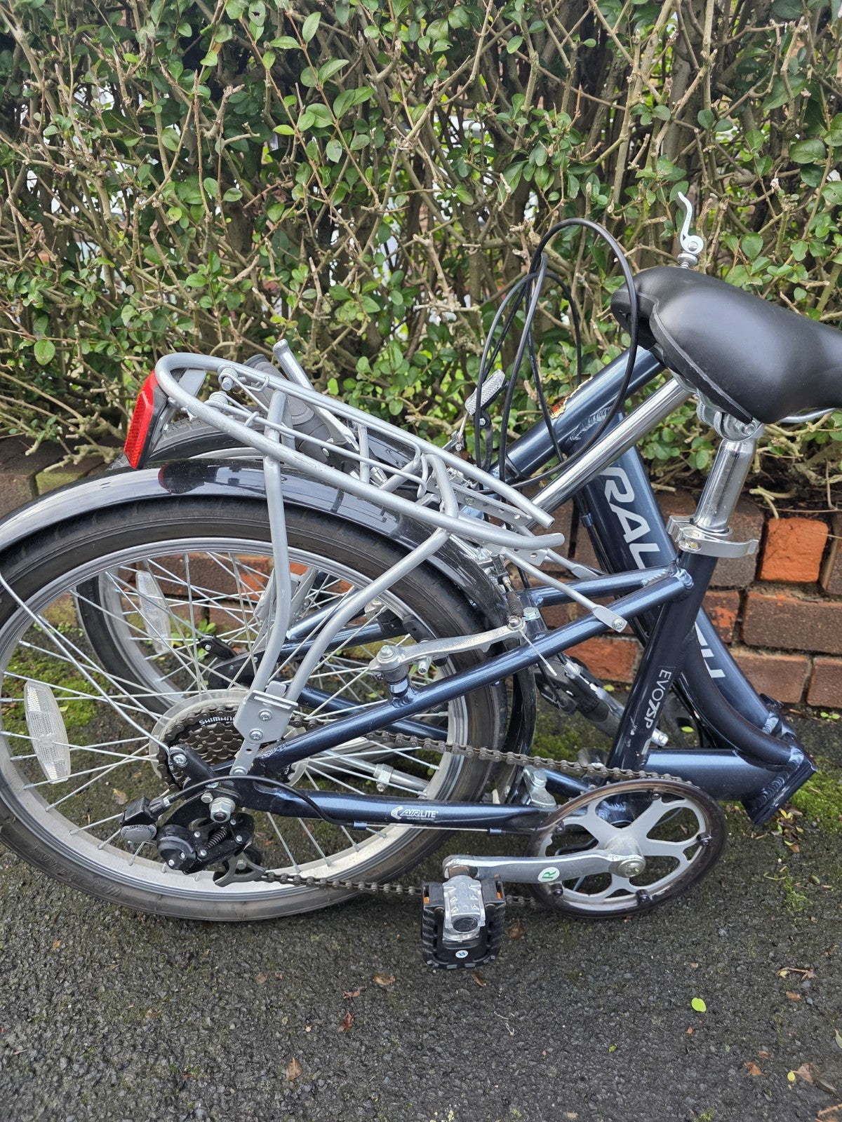 Lightweight Aluminium Raleigh Evo7SP Folding Bike is Ex Display New