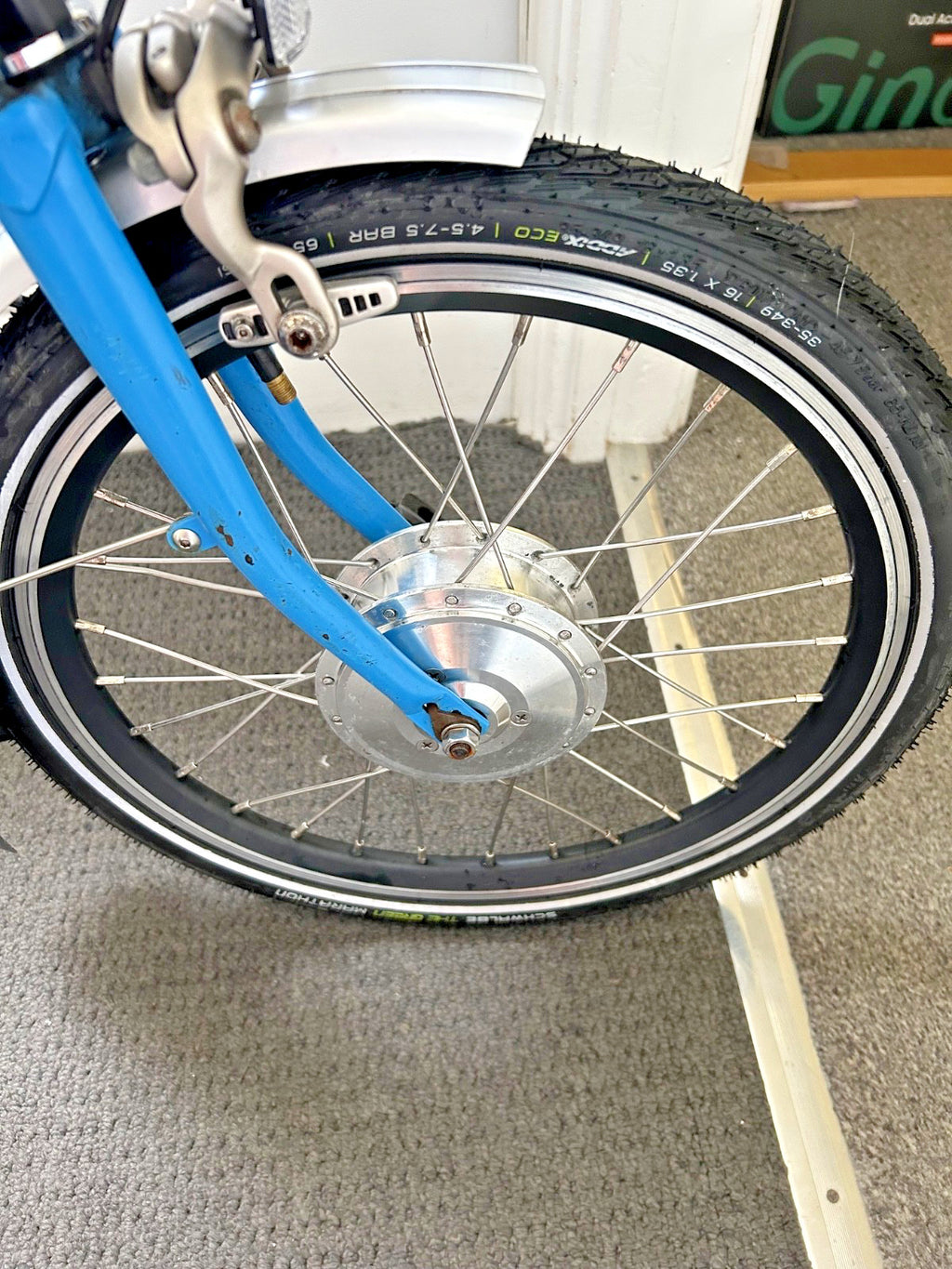 Brompton M6R Folding Bike – Arctic Blue