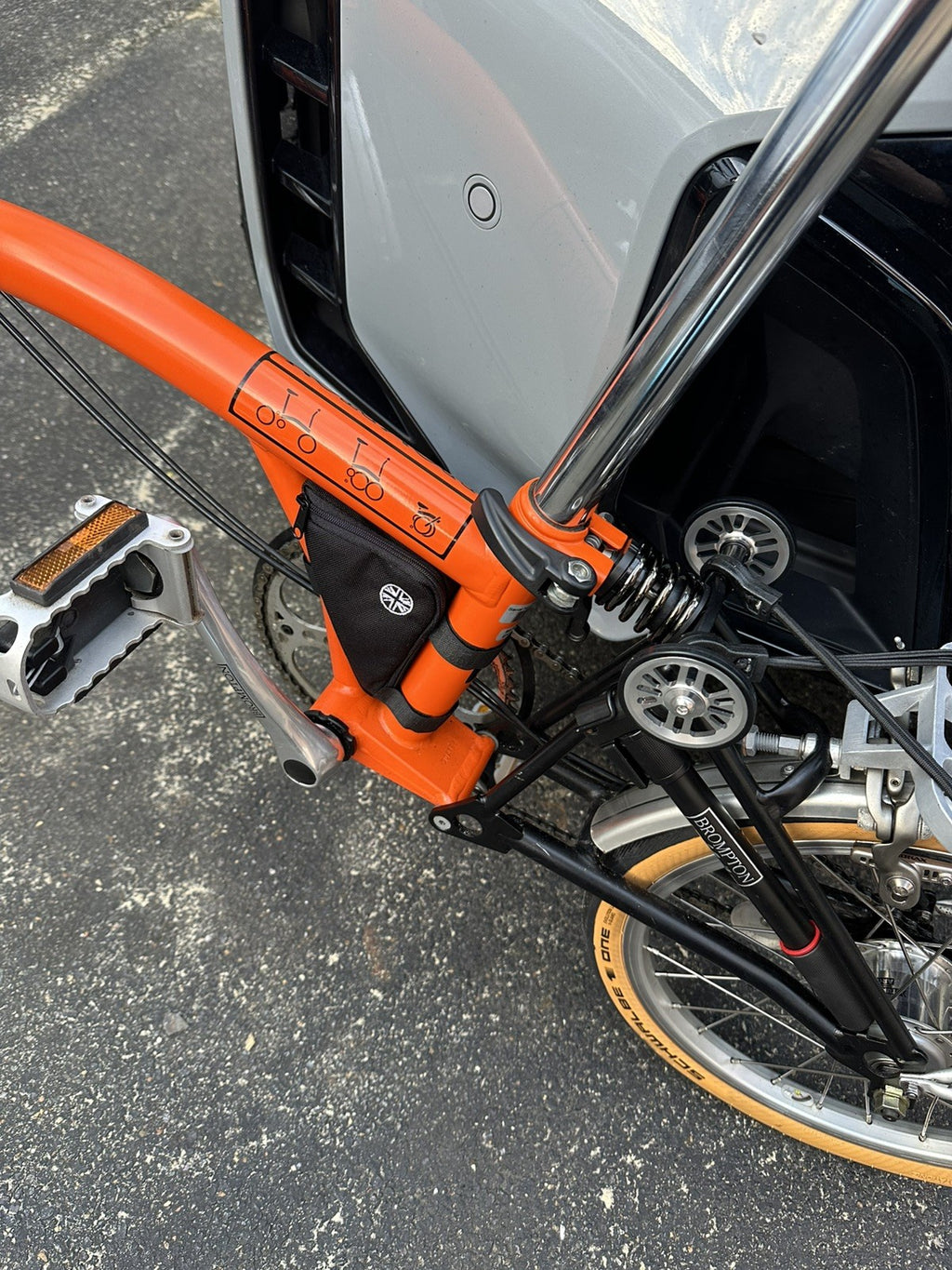 Brompton 3 speed, only used a handful of times from new, just serviced new parts