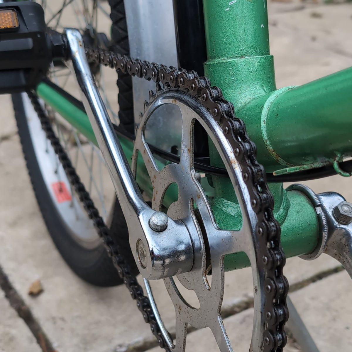 Halfords Metropolitan 20in Mini Velo Bike Green With Rear Rack & Mudguards.