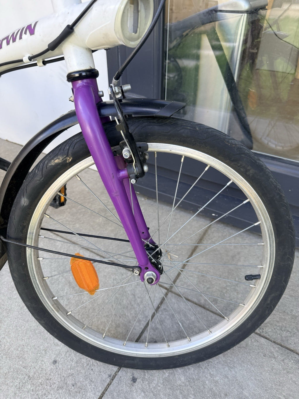 B’TWIN Folding Bike 20in White In SW London Zone 4