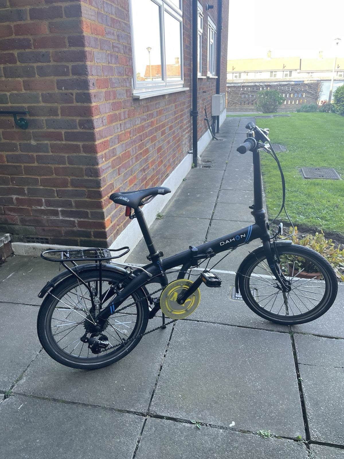 Dahon Vybe D7 Folding Bike Black/Blue With 2 Selle Italia Saddles