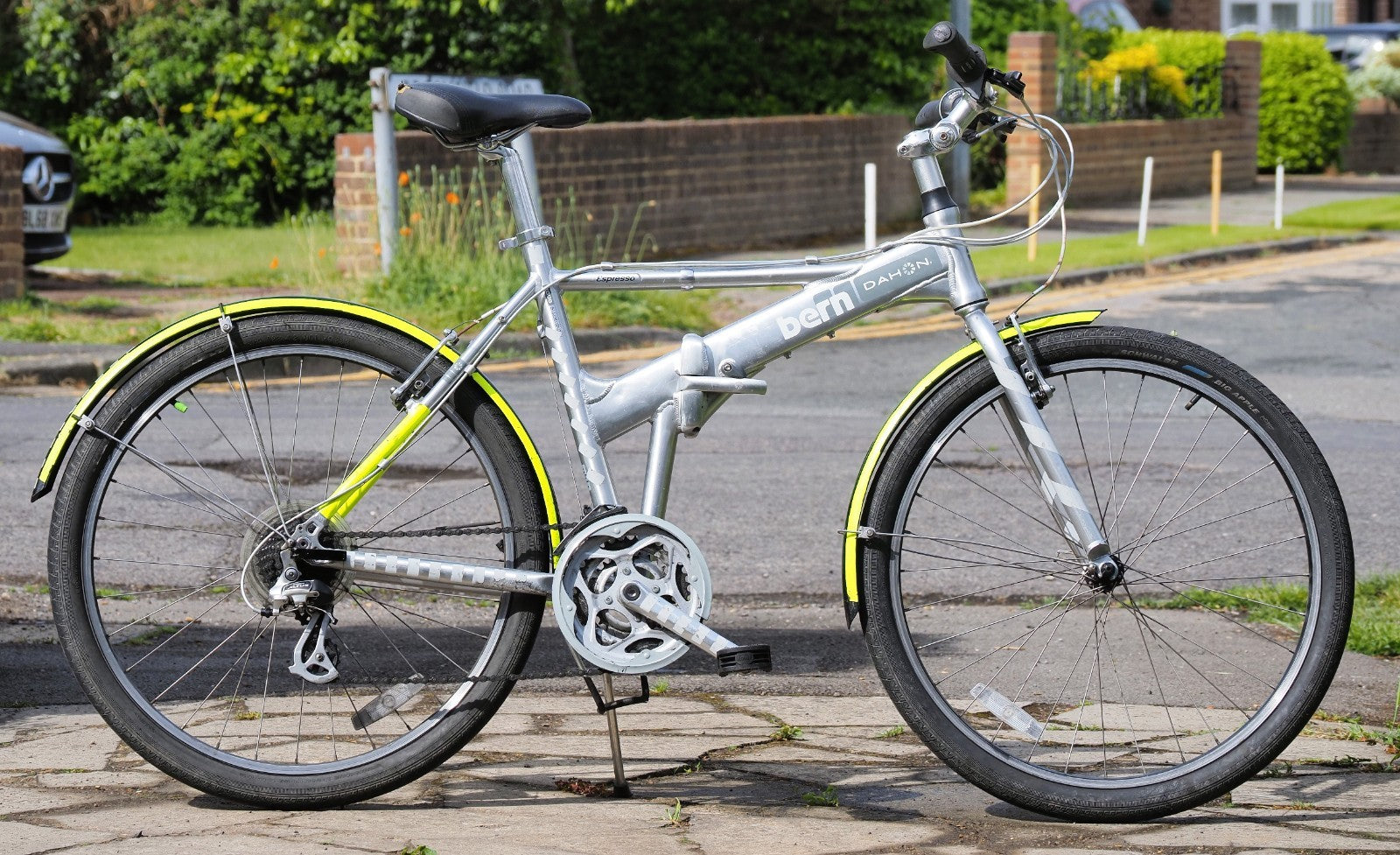 Dahon Espresso Folding Bike: 26" Wheels, mudguards,  Hi-Viz extras