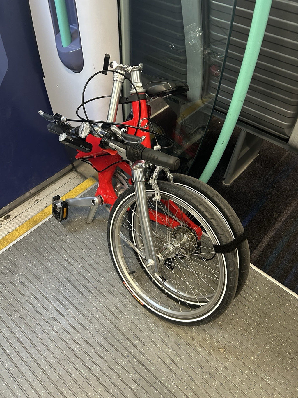 VGC Giant Halfway Folding Bike 20”  7 Spd Commuting Train Camper Travel Shimano