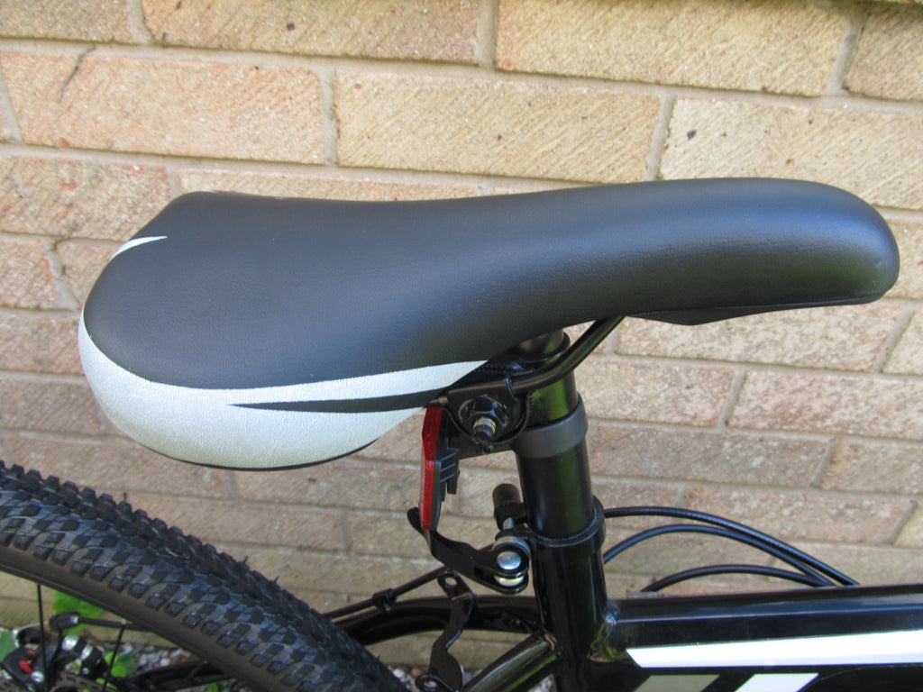 BIKE MOUNTAIN 26"  WHEELS BI FOLD UNISEX-EXCELLENT CONDITION