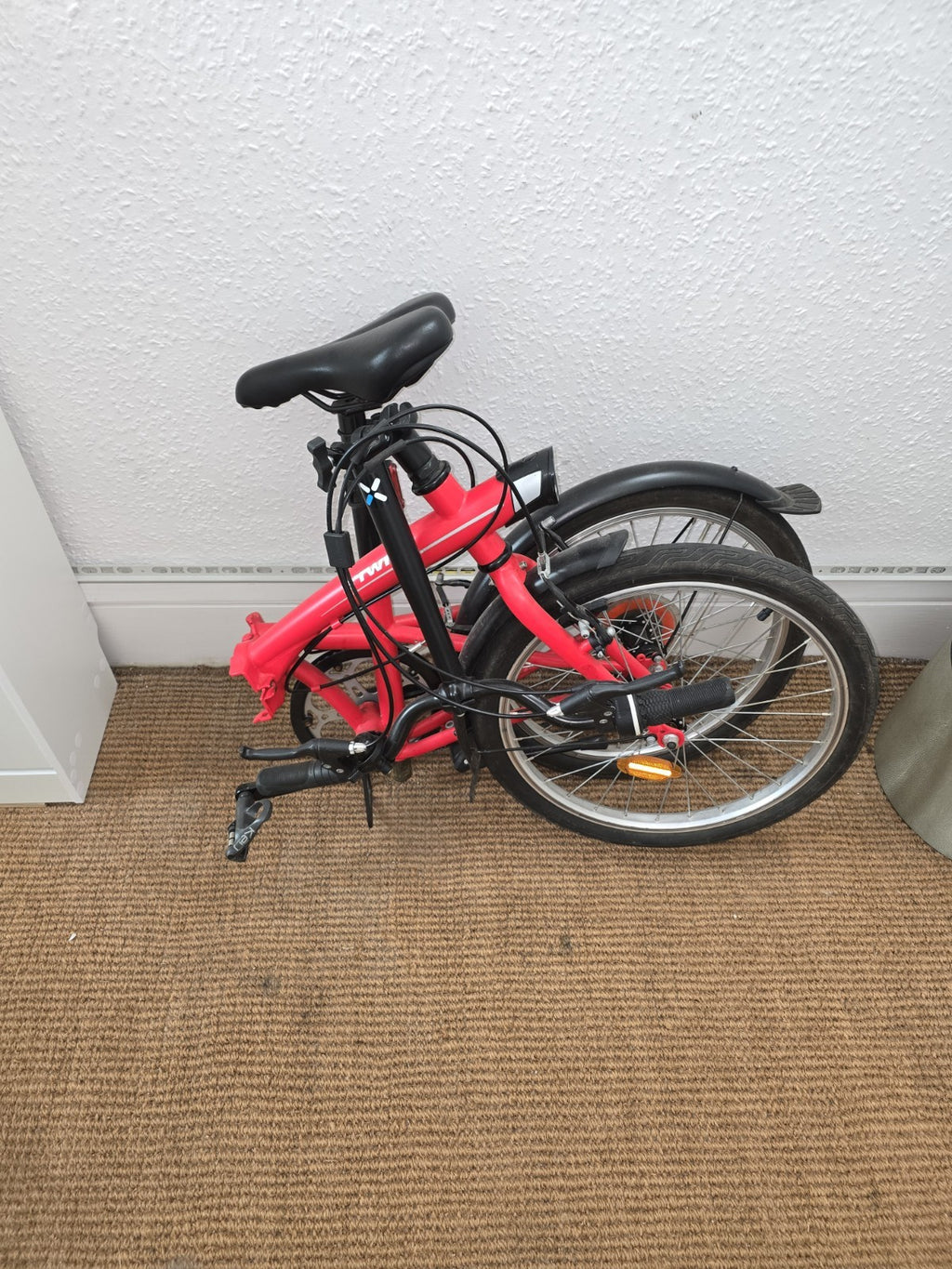 BTWIN Folding Bike 20″ | Urban Commuter Bicycle | 6-Speed Bike | Great for City