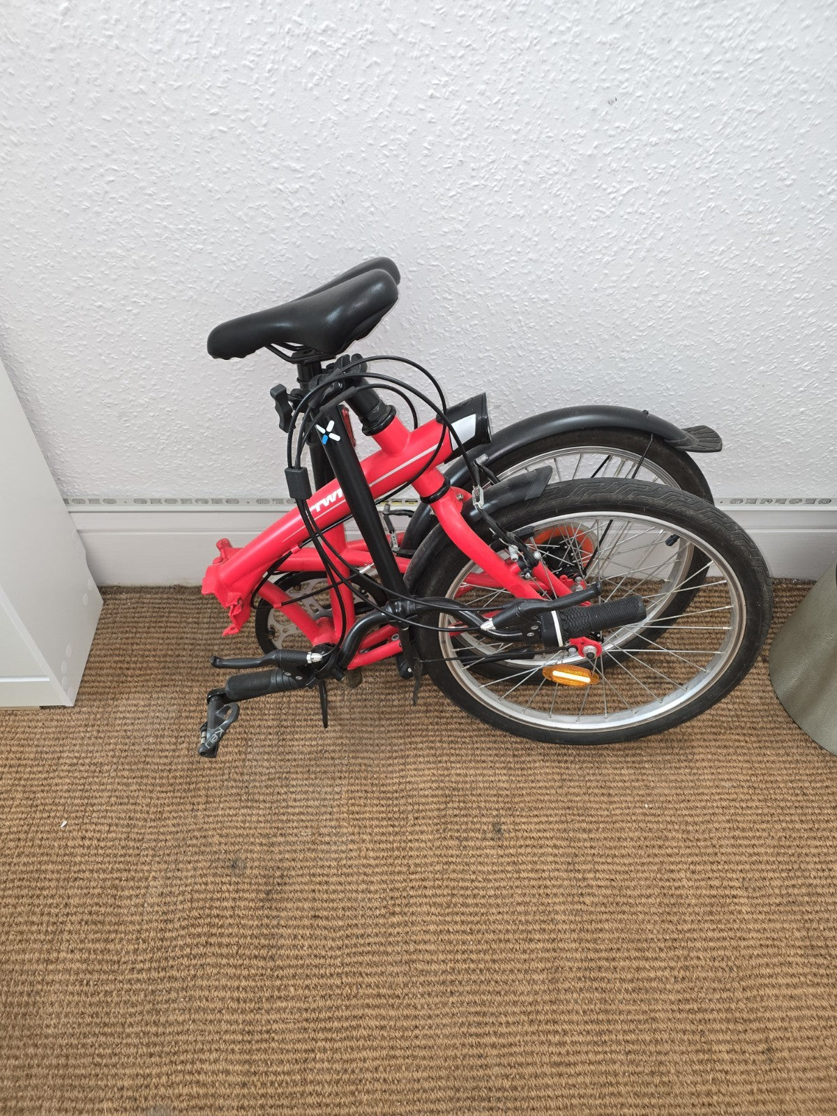 BTWIN Folding Bike 20″ | Urban Commuter Bicycle | 6-Speed Bike | Great for City