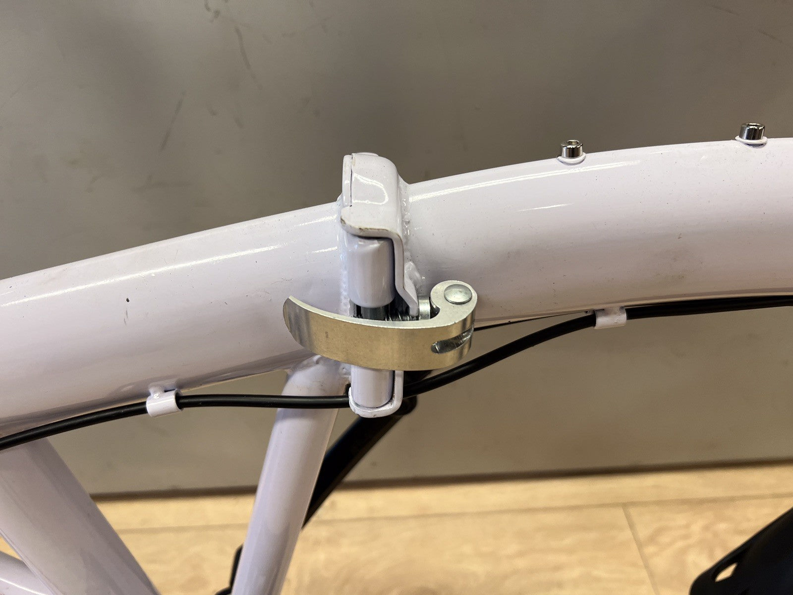 Used Compact Folder 20" Wheel White Small Folding Commute Bike