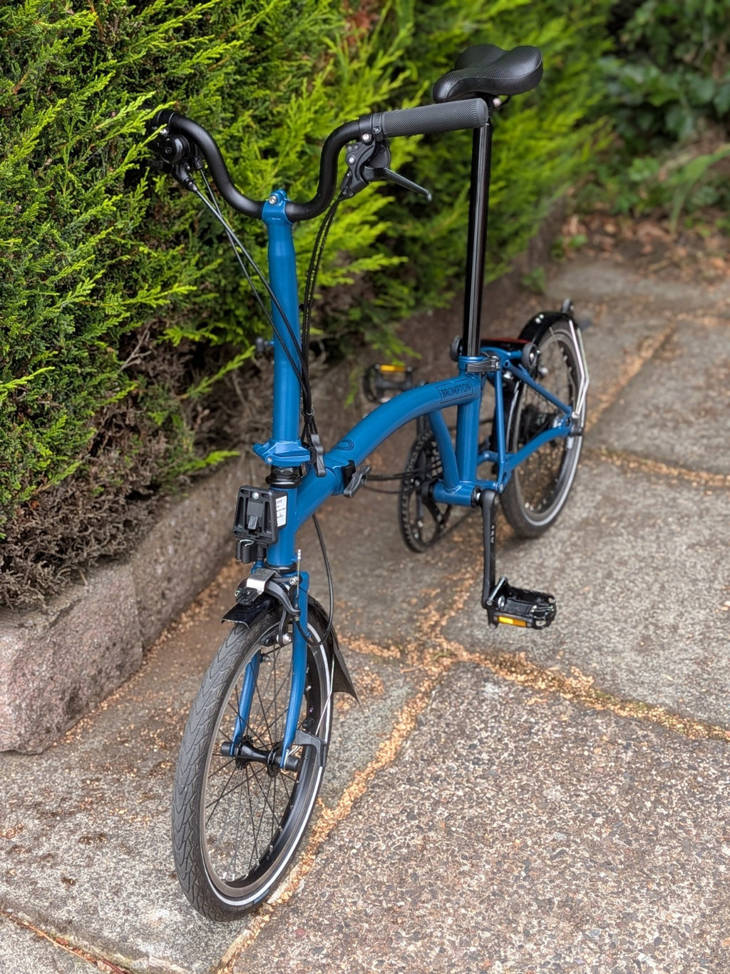Brompton C Line Explore 2024 Folding Bike 6-Speed, Mid-Bar Ocean Blue
