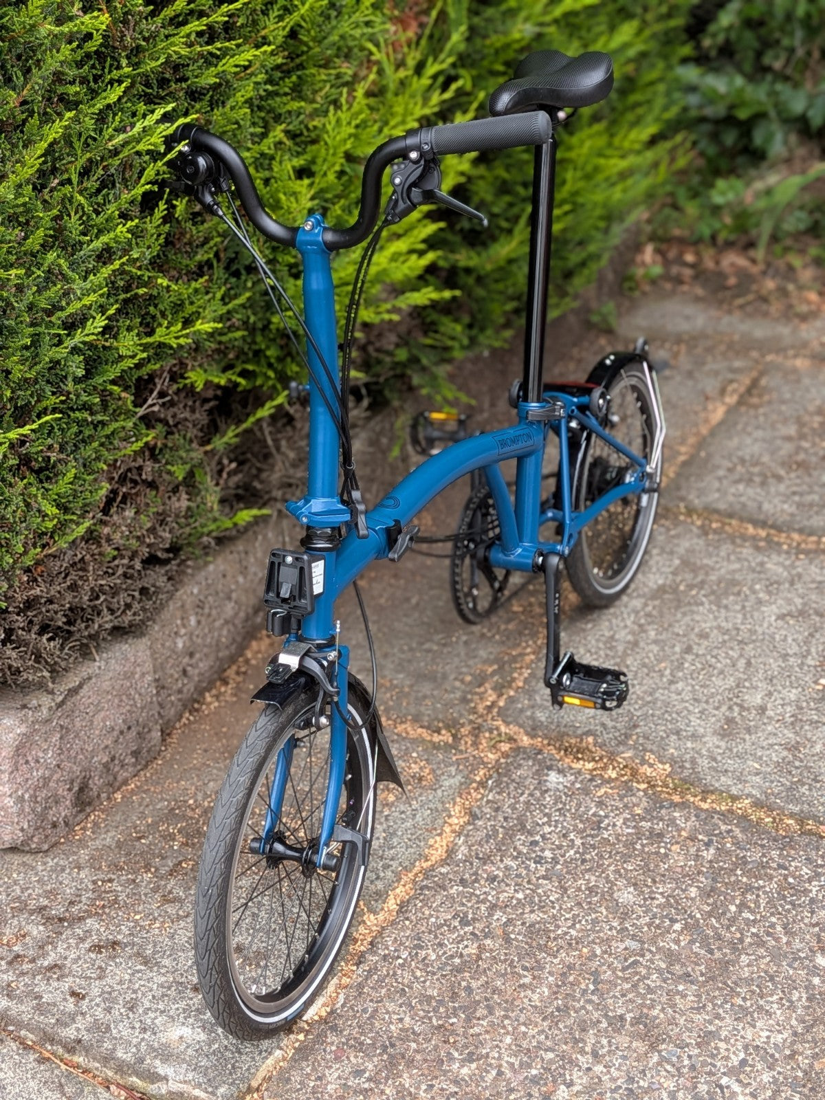 Brompton C Line Explore 2024 Folding Bike 6-Speed, Mid-Bar Ocean Blue