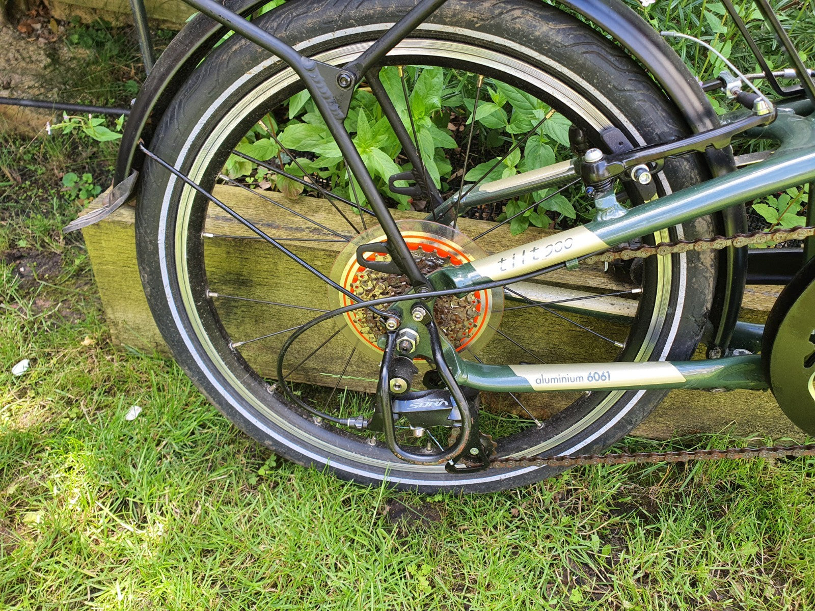 Btwin Tilt 900 Folding Bike 9 Speed Lightweight. Great Condition