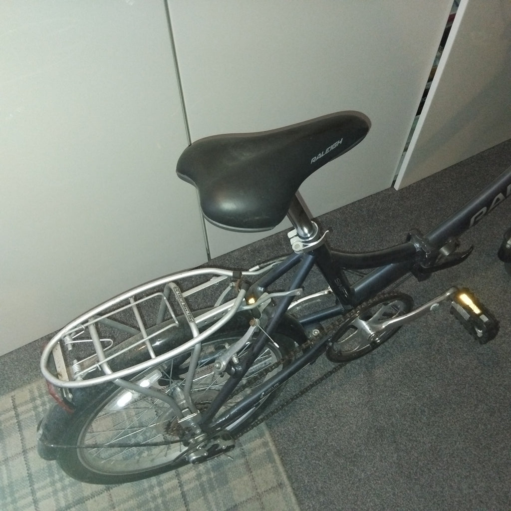 Raleigh EVO 7SP Folding Bike, Aluminum Frame, 20" Wheels, 7 Speed with Revo Grip