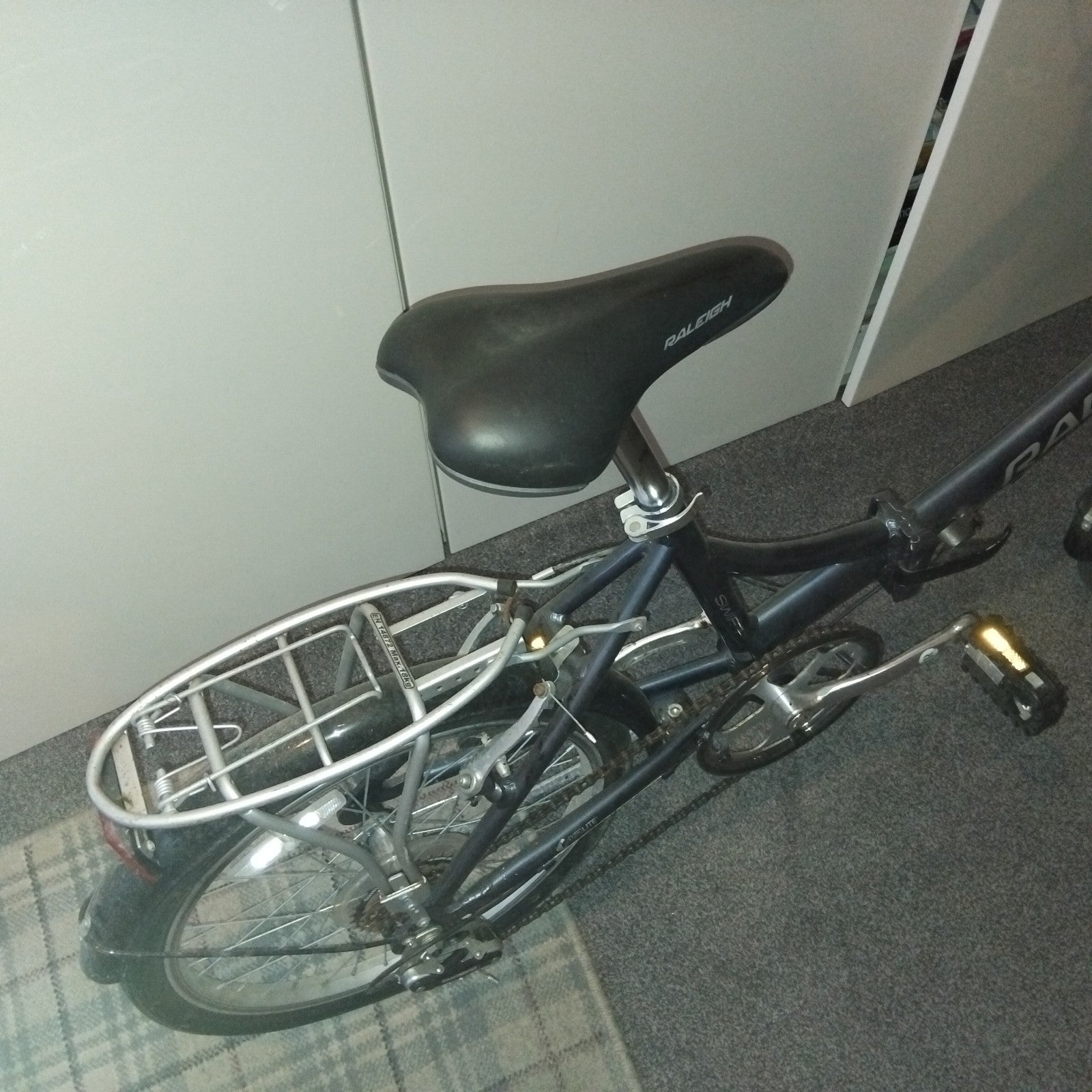 Raleigh EVO 7SP Folding Bike, Aluminum Frame, 20" Wheels, 7 Speed with Revo Grip