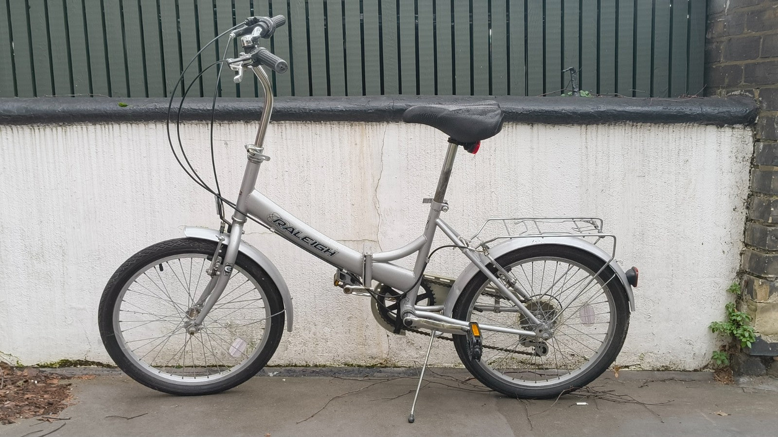 Raleigh Eclipse Folding Bike Shimano 6 Speed Gears - Silver color - Used