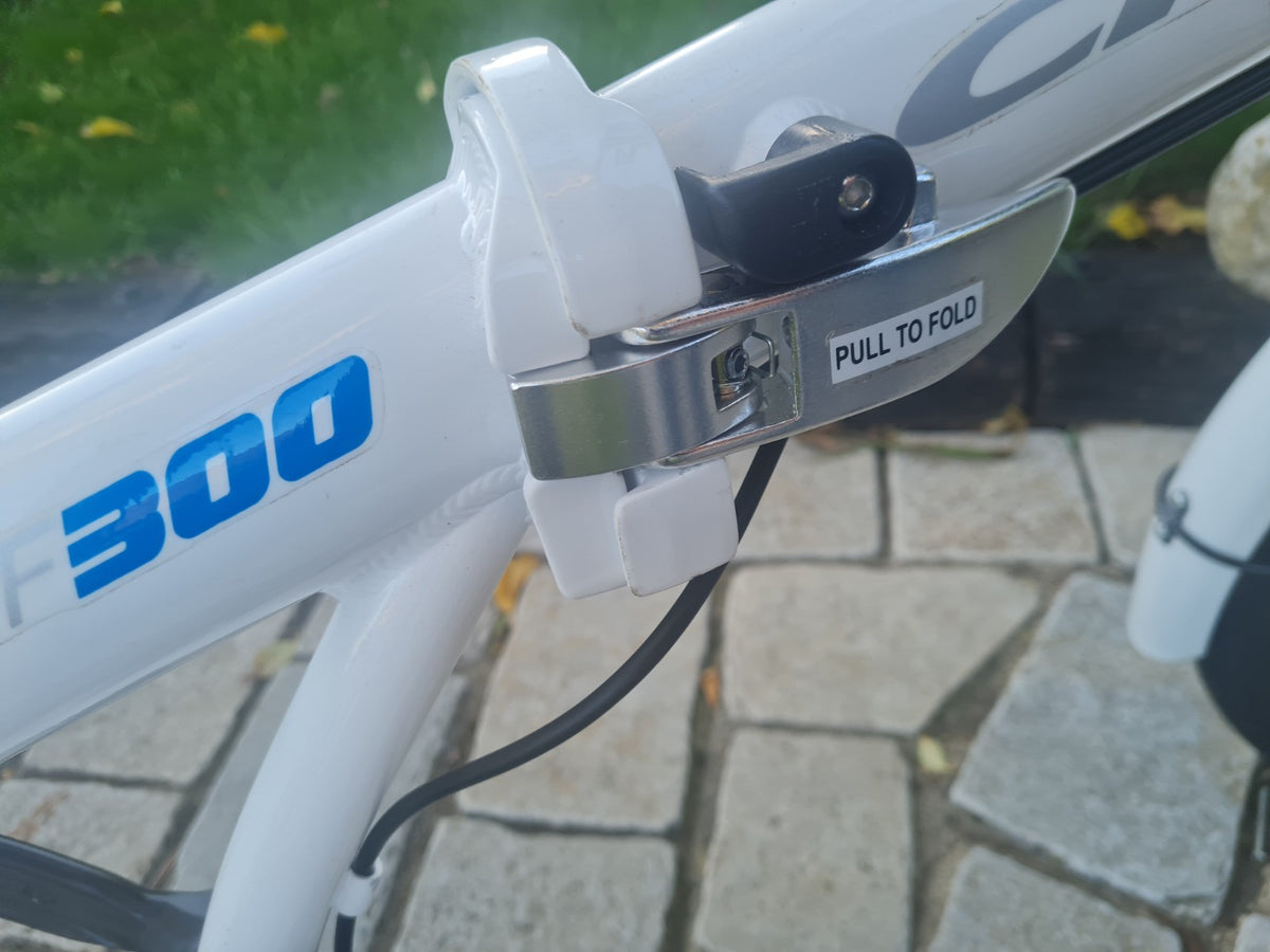Cross CRF300 20in Folding Bike, Derailleur Gears, Mudguards, White