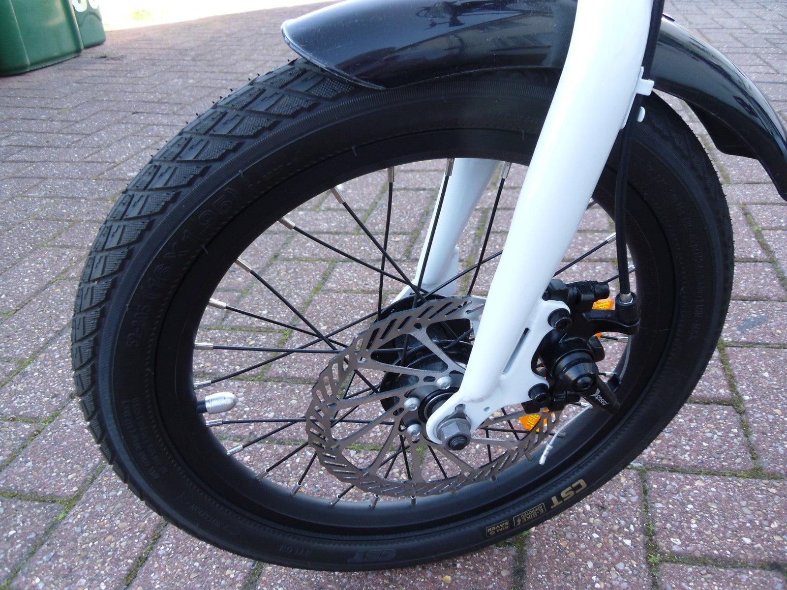 16" folding commuter bike, 6 speed Shimano gears, this is not an E-bike.