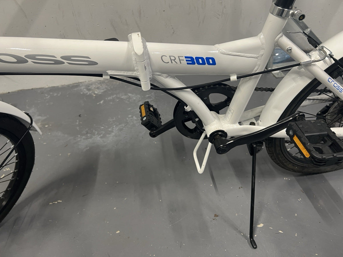 CROSS CRF300 Folding Bike 20 in White with Mudguards & Kickstand