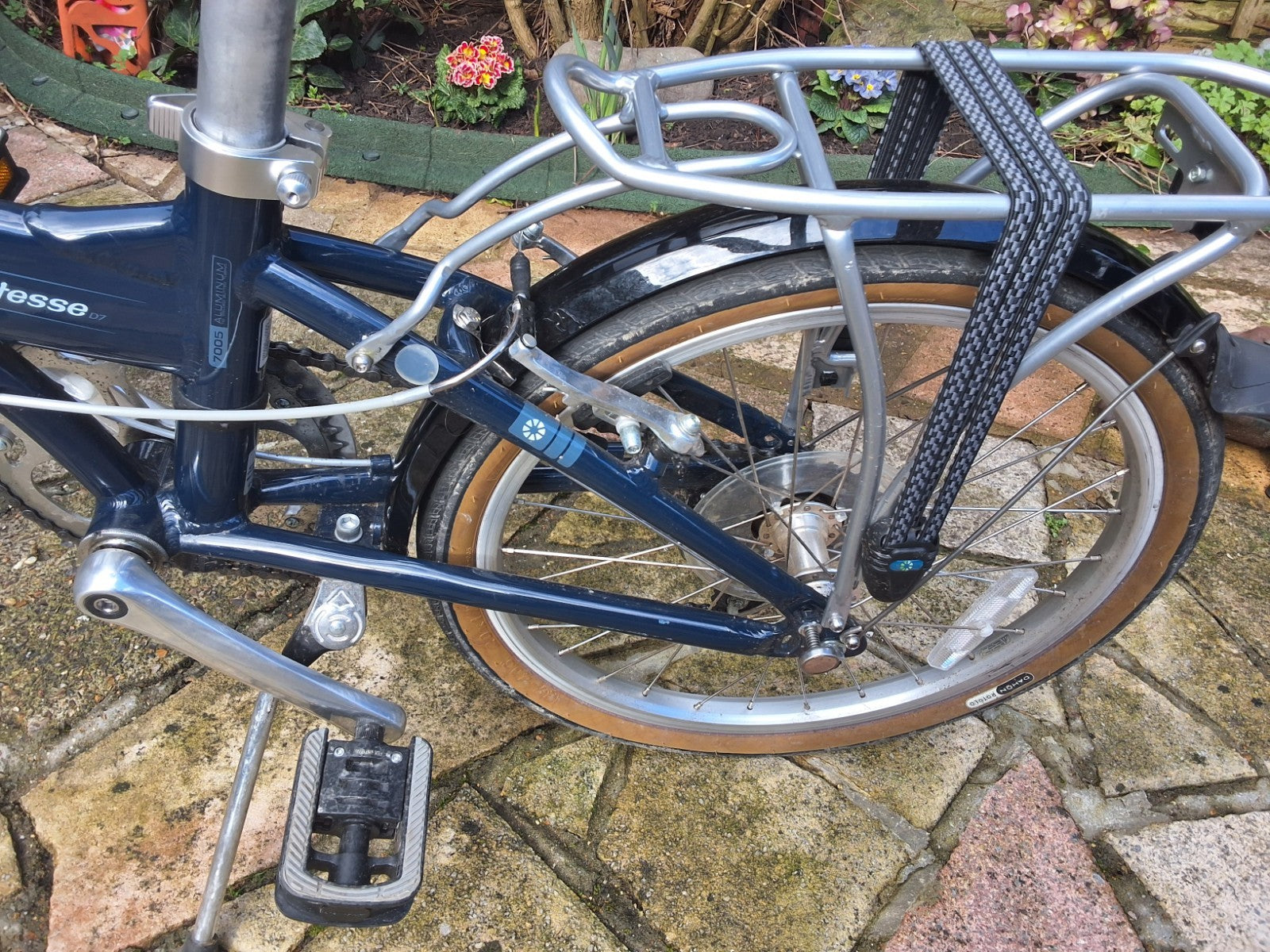 Pair of Dahon Vitesse D7  Aluminium Folding Bikes 7 Speed with Carry bags