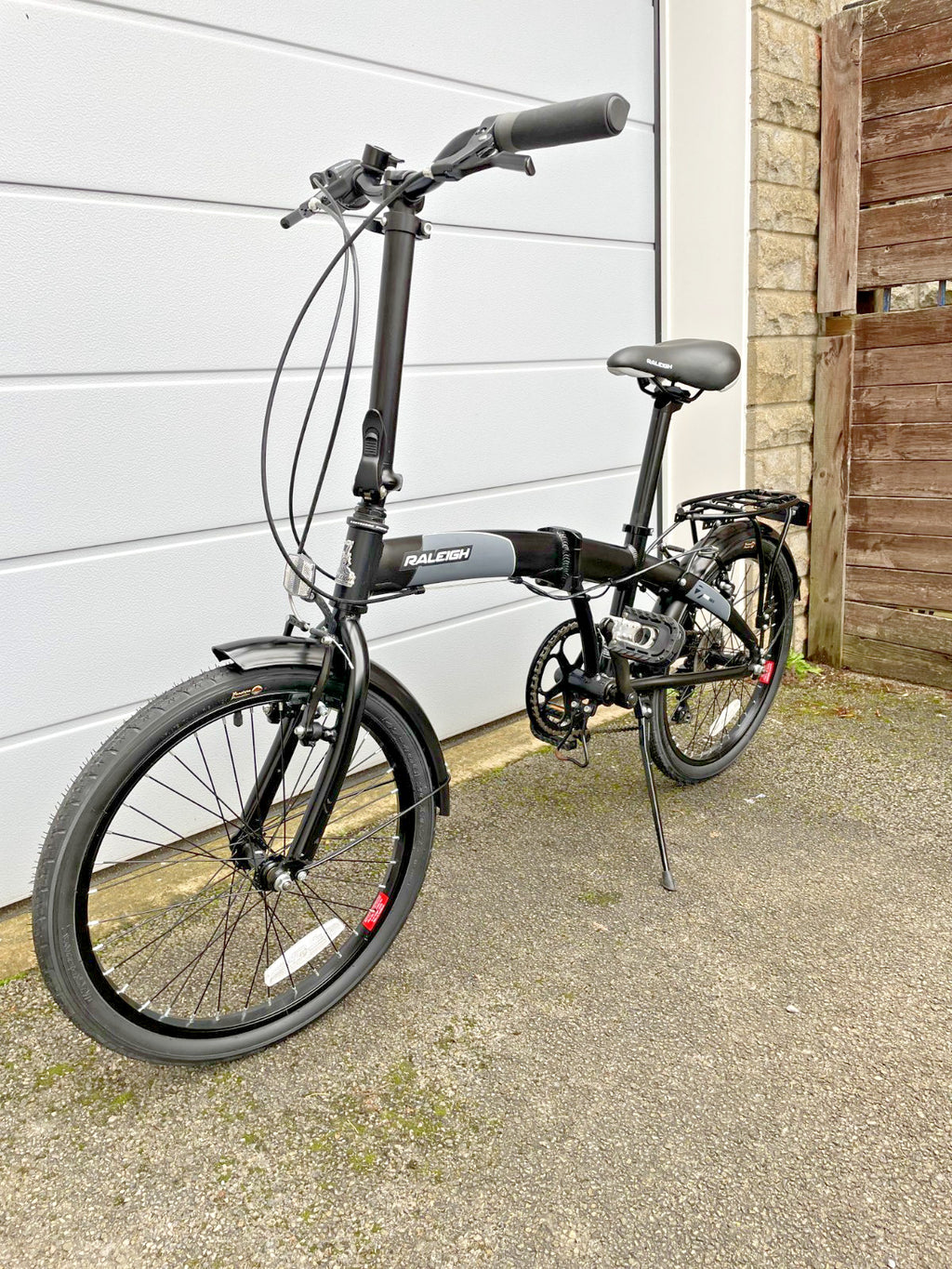 Raleigh  foldaway 7 Folding Bike,  20" Wheels, 7 Speed with Revo Grip