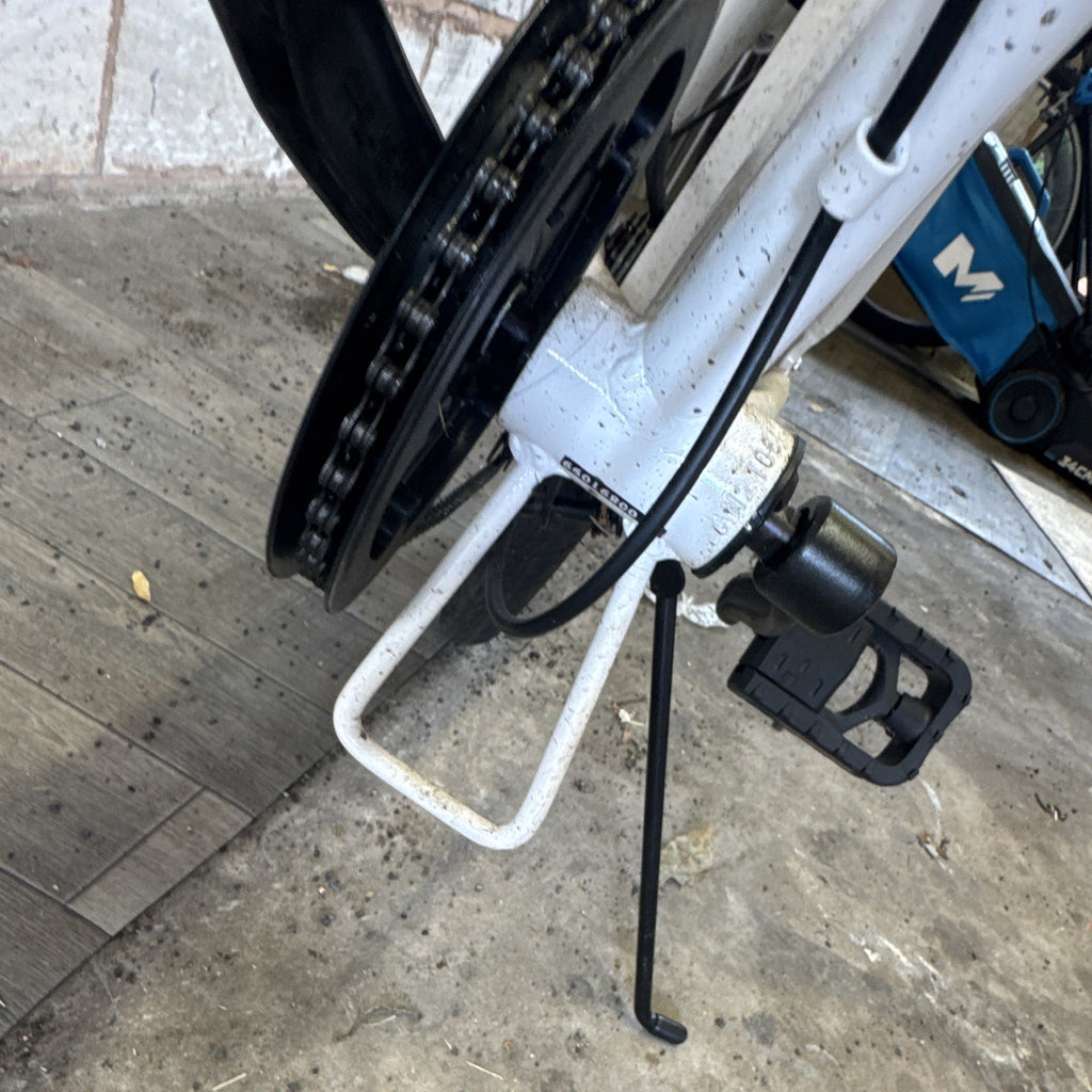 Cross CRF300 20in Folding Bike 6-Speed Shimano Derailleur Grip Shifter White