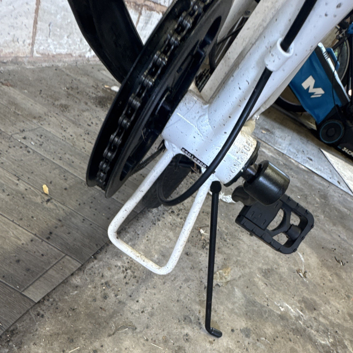 Cross CRF300 20in Folding Bike 6-Speed Shimano Derailleur Grip Shifter White