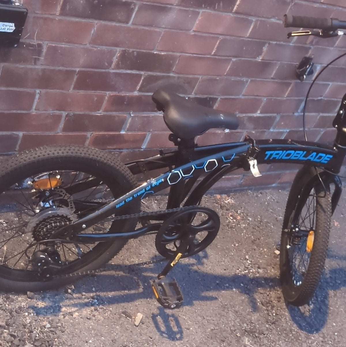 TRIOBLADE 20in Folding Bike Black/Blue 6-Speed Mechanical Disc Brake, Stand