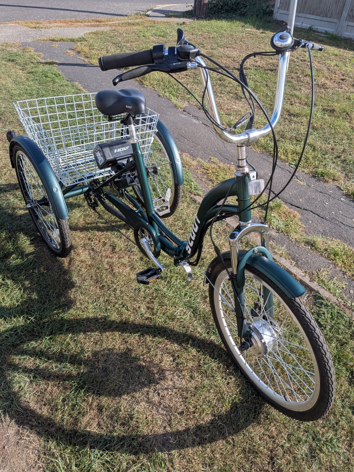 Scout Electric Folding Tricycle, Only 15 miles, Brand New Battery, Delivery .