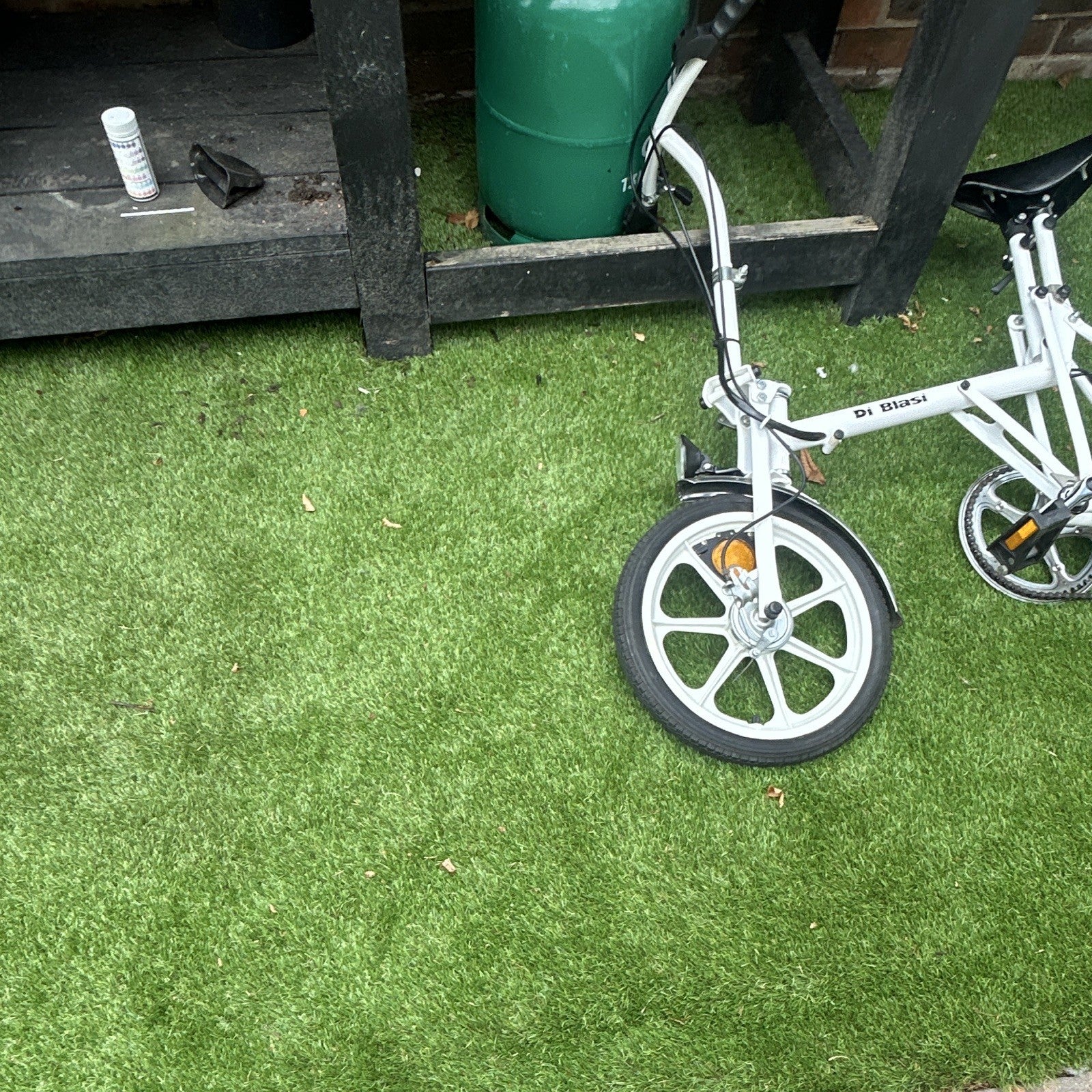 Di Blasi White Folding Bike 20in Wheels with Rear Rack & Carry Bag