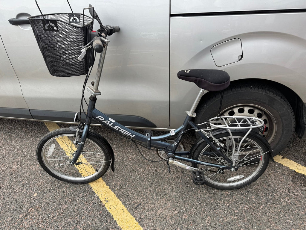 Raleigh EVO 7SP Folding Bike, Aluminum Frame, 20" Wheels, 7 Speed with Revo Grip