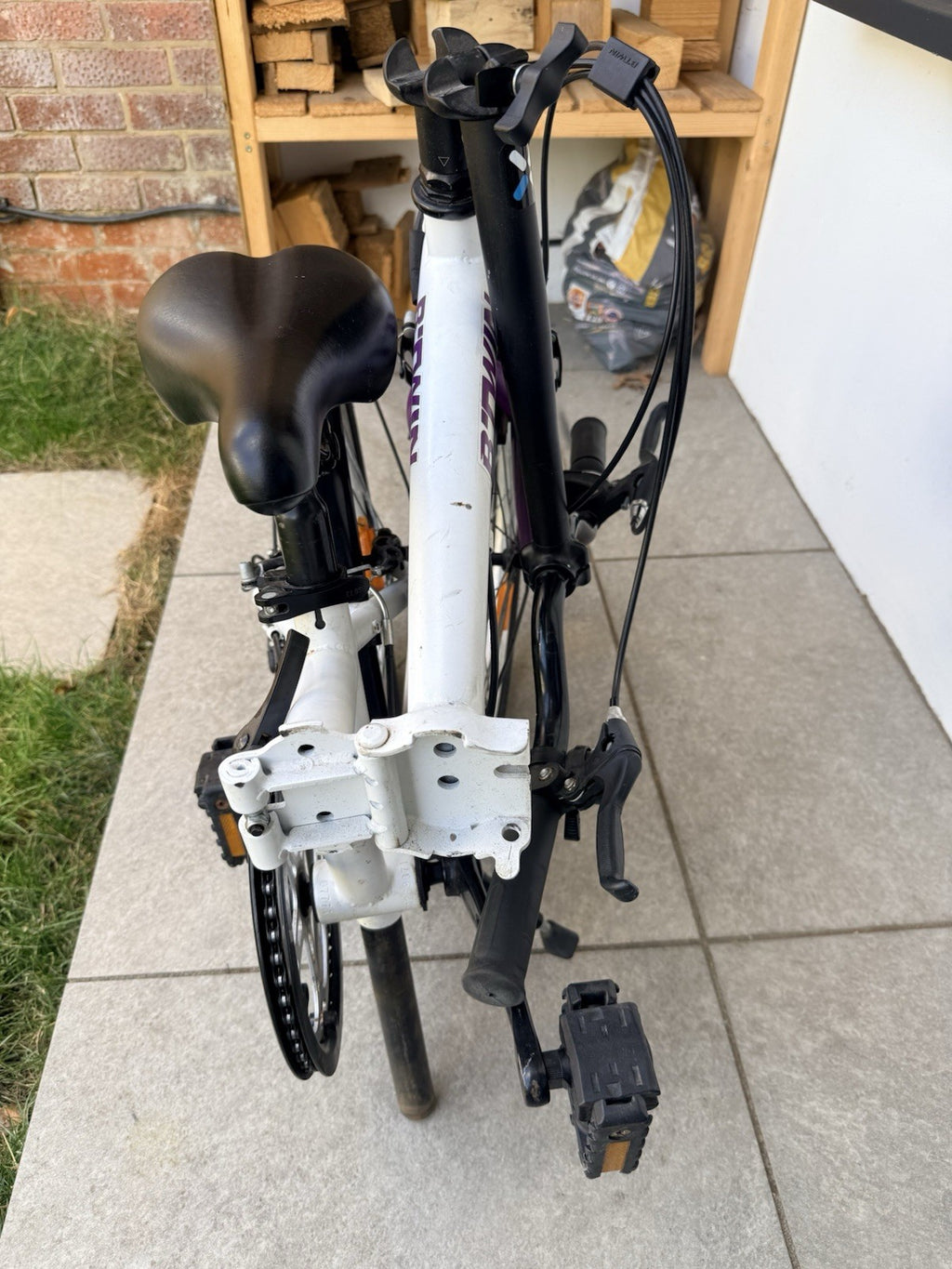 B’TWIN Folding Bike 20in White In SW London Zone 4