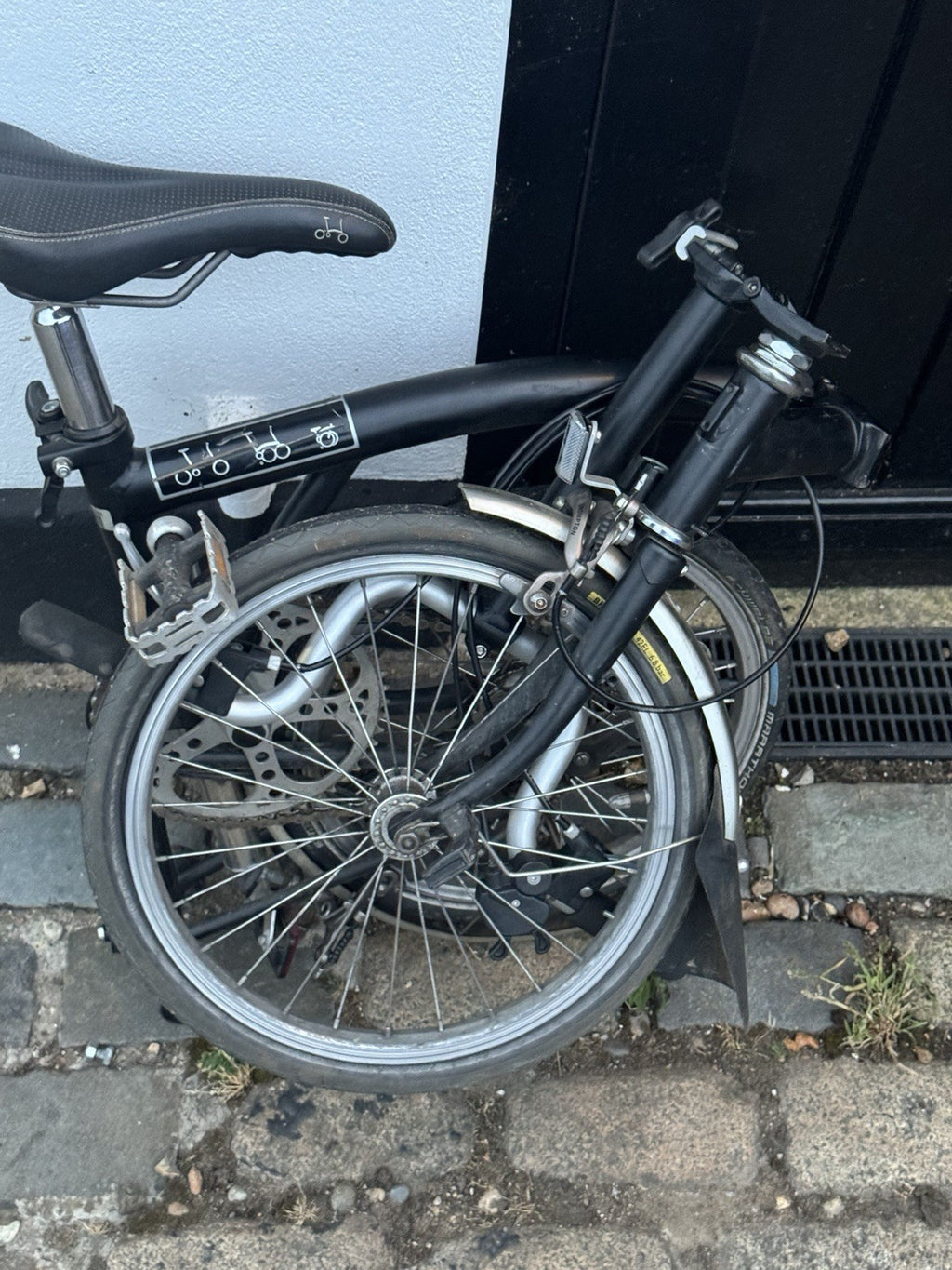 Brompton 3-Speed Folding Bike – Black – Compact/Small Frame  Worldwide Shipping