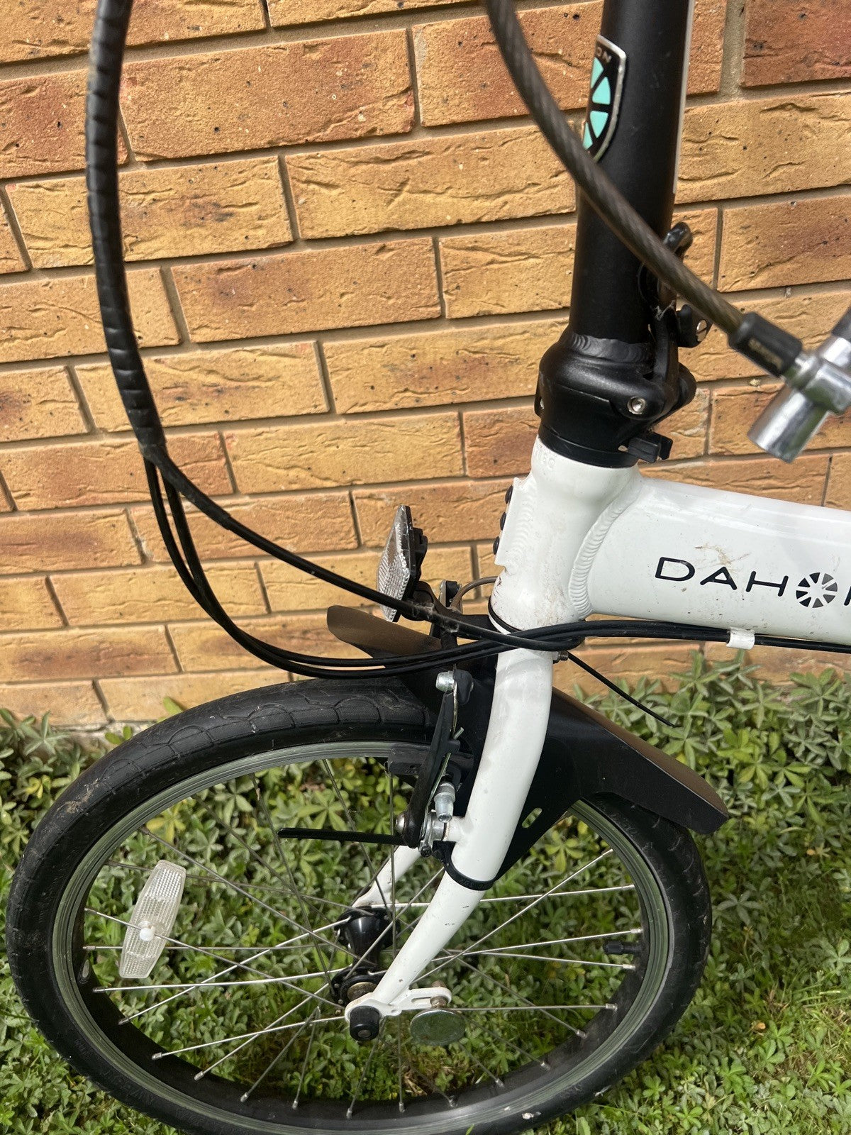 Dahon Vybe D7 Folding Bike (£599 New) white happy to ship