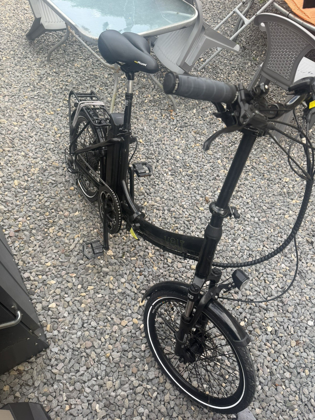 Volt metro ~ Black Folding  Bike ~ done 17 only miles!