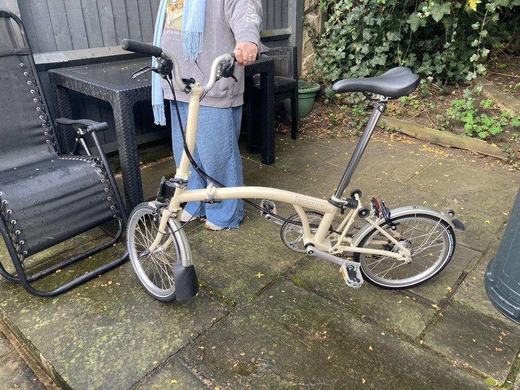 Brompton C Line M6L (6 Speed)  folding bicycle - Cream - Excellent Condition