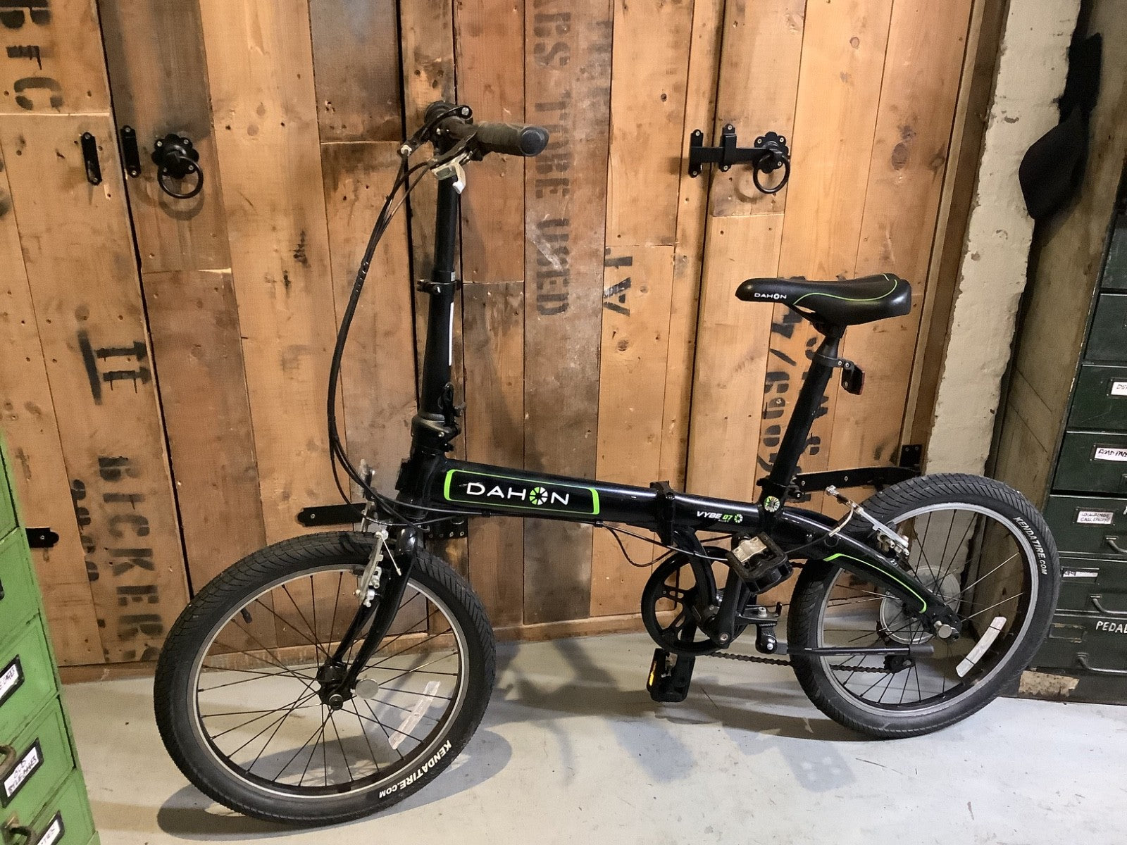 Dahon Vybe City Folding Bike 7-Speed, black