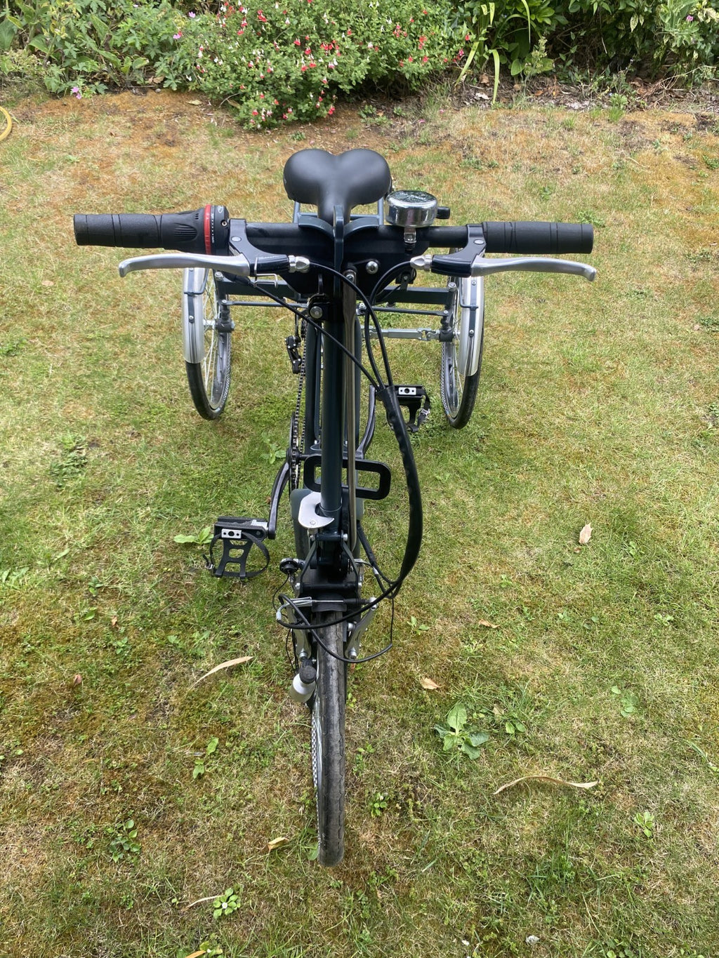 Di Blasi folding bike R32 model. Black bike in used but in great condition.