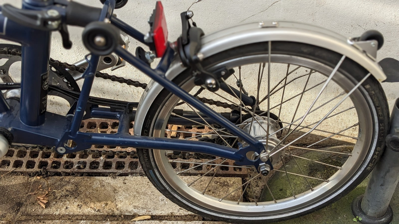 Brompton M6L, C-line, Folding 6 Speed, Bike Dark Blue (less than 100 miles)