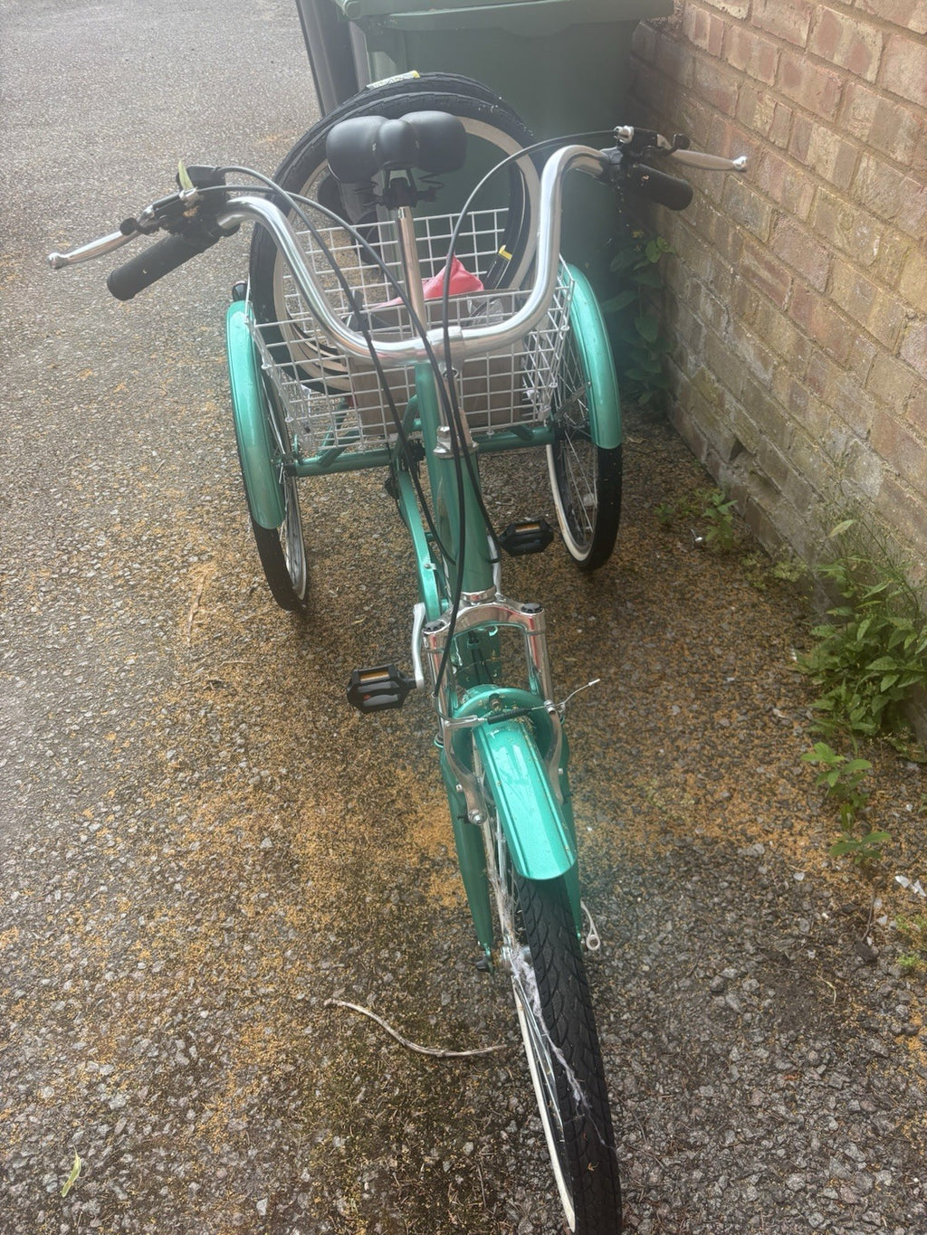 SCOUT Folding Tricycle with basket and 6 speed Shimano gears