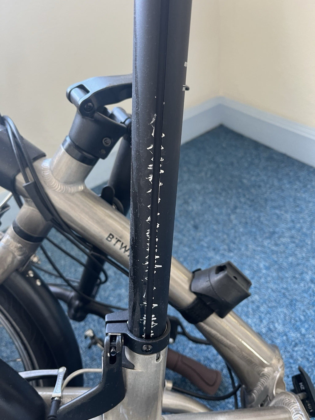 B’TWIN 560 Fold Bike 20in 9-Speed - includes lights, phone holder and pump