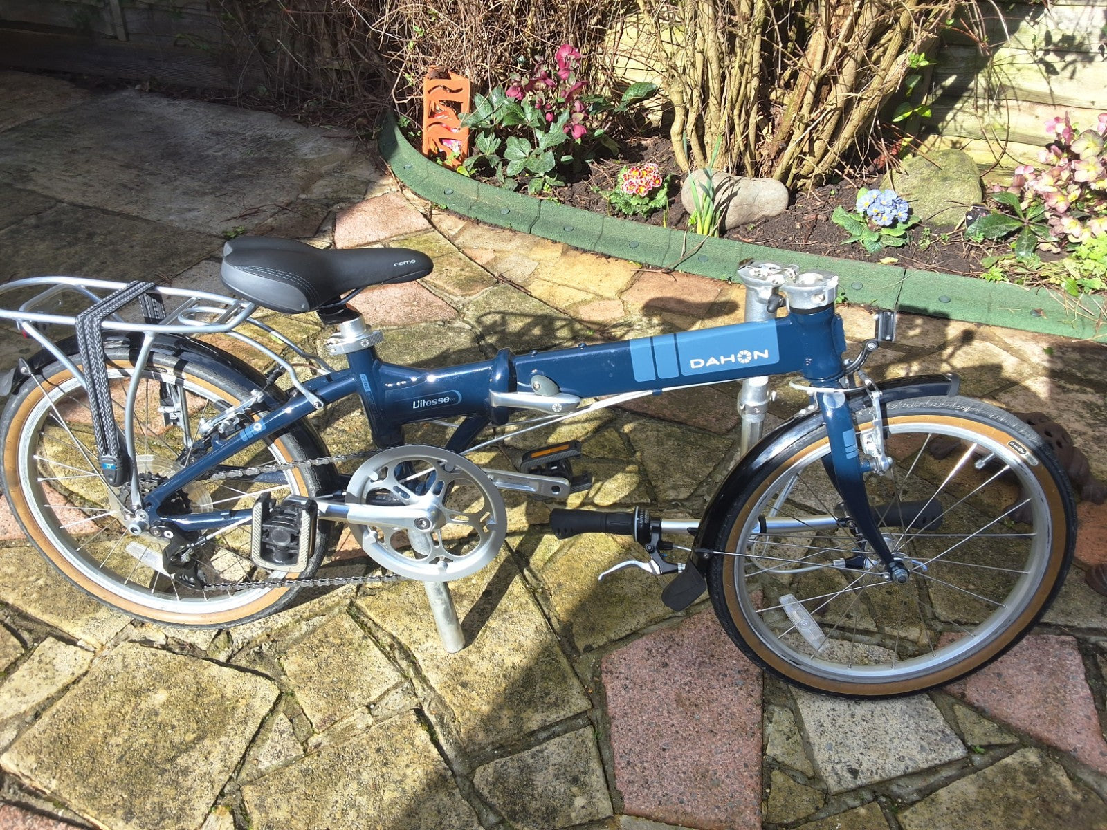Pair of Dahon Vitesse D7  Aluminium Folding Bikes 7 Speed with Carry bags