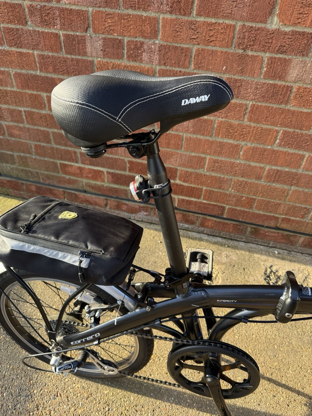 Carrera Intercity Unisex 8 Speed 20'' Wheels Folding Bike. Only Used Once
