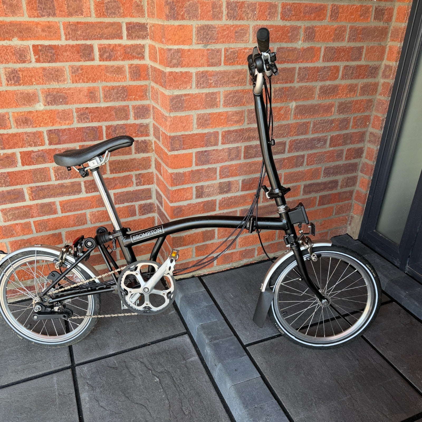 Brompton M6L Classic 6 speed in very good condition including front bag